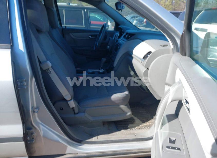 Photo 5 of 2015 Chevrolet Traverse LS (VIN 1GNKVFED5FJ287368)