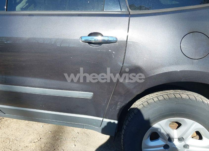 Photo 6 of 2017 Chevrolet Traverse LS (VIN 1GNKVFED6HJ245441)