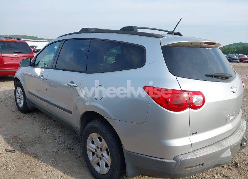 Photo 3 of 2011 Chevrolet Traverse LS (VIN 1GNKVFEDXBJ405280)