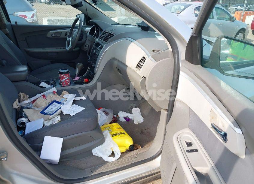 Photo 5 of 2011 Chevrolet Traverse LS (VIN 1GNKVFEDXBJ405280)