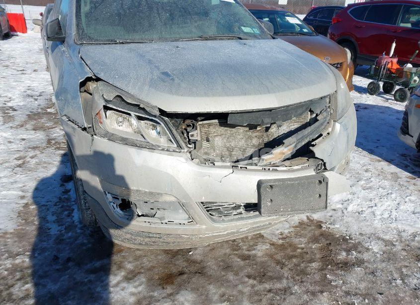 Photo 6 of 2016 Chevrolet Traverse LS (VIN 1GNKVFEDXGJ188157)