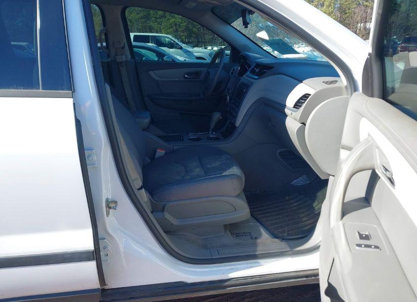 Photo 5 of 2016 Chevrolet Traverse LS (VIN 1GNKVFEDXGJ295130)