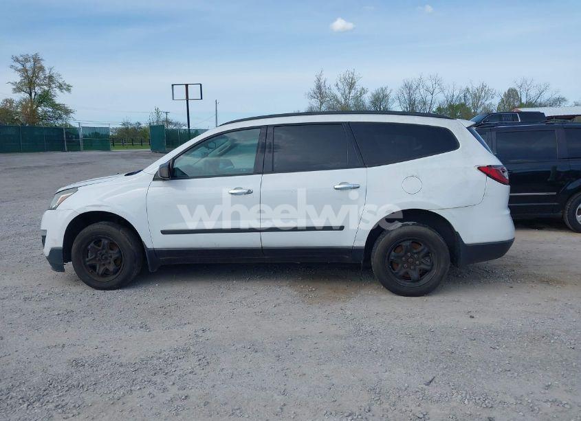 Photo 14 of 2017 Chevrolet Traverse LS (VIN 1GNKVFKD1HJ253256)