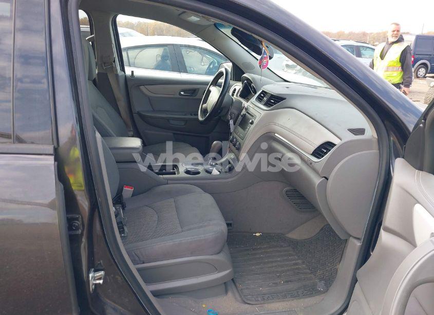 Photo 5 of 2016 Chevrolet Traverse LS (VIN 1GNKVFKD2GJ202525)