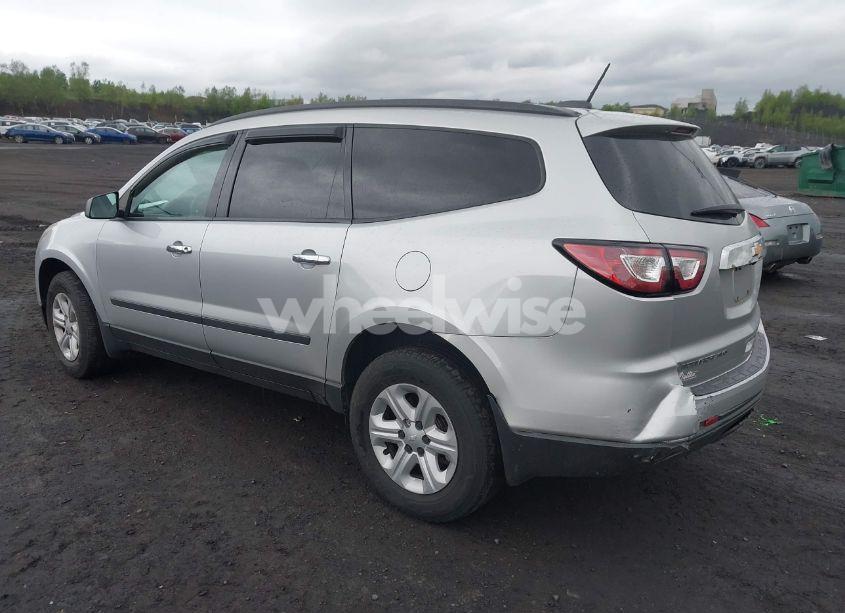 Photo 3 of 2017 Chevrolet Traverse LS (VIN 1GNKVFKD3HJ353567)