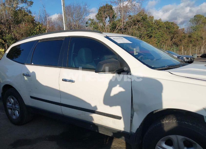 Photo 13 of 2015 Chevrolet Traverse LS (VIN 1GNKVFKD5FJ221181)