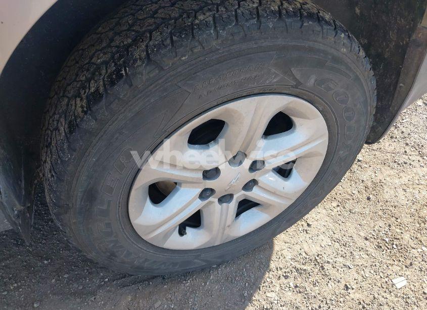 Photo 12 of 2017 Chevrolet Traverse LS (VIN 1GNKVFKD7HJ185786)