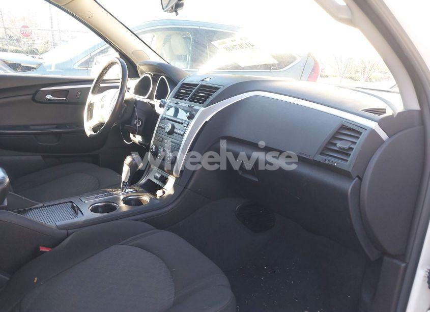 Photo 5 of 2011 Chevrolet Traverse 1LT (VIN 1GNKVGED1BJ244582)