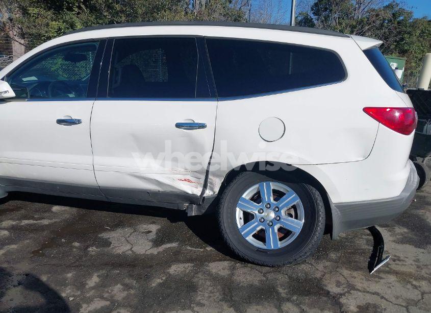 Photo 6 of 2011 Chevrolet Traverse 1LT (VIN 1GNKVGED1BJ244582)