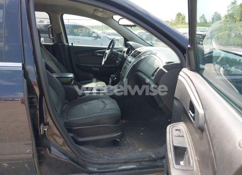 Photo 5 of 2011 Chevrolet Traverse 1LT (VIN 1GNKVGED1BJ388598)