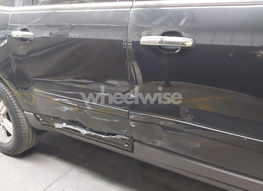 Photo 6 of 2011 Chevrolet Traverse 1LT (VIN 1GNKVGED4BJ145318)