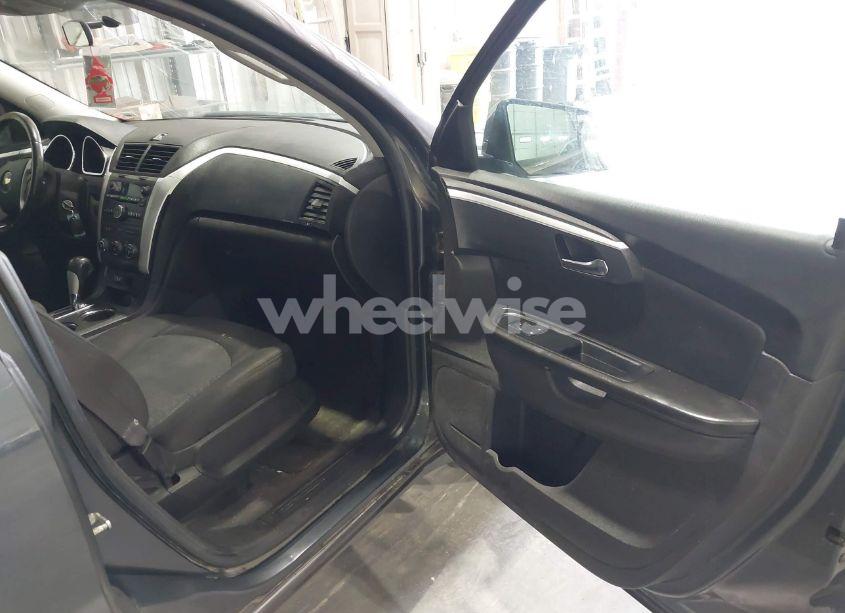 Photo 5 of 2011 Chevrolet Traverse 1LT (VIN 1GNKVGED4BJ359189)