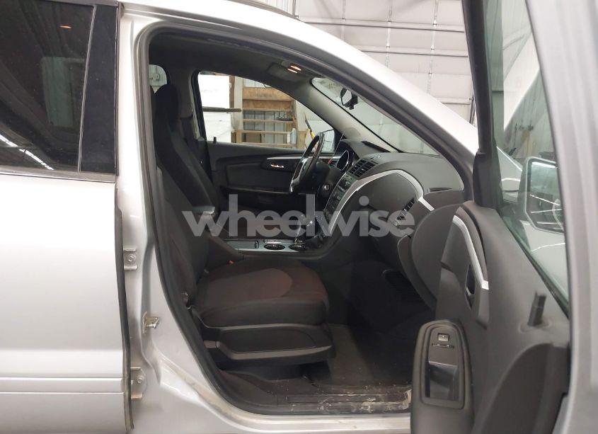 Photo 5 of 2011 Chevrolet Traverse 1LT (VIN 1GNKVGEDXBJ290086)