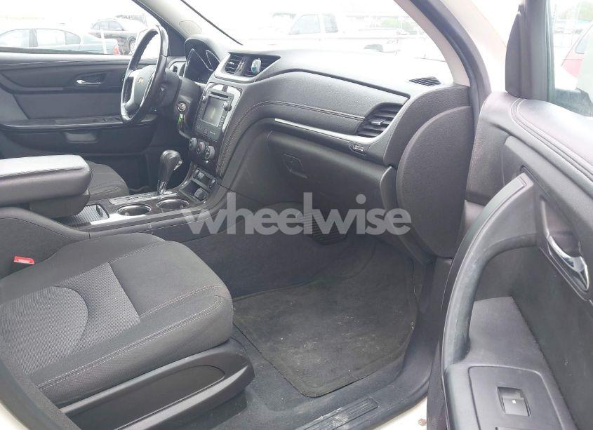 Photo 5 of 2015 Chevrolet Traverse 1LT (VIN 1GNKVGKD2FJ280517)