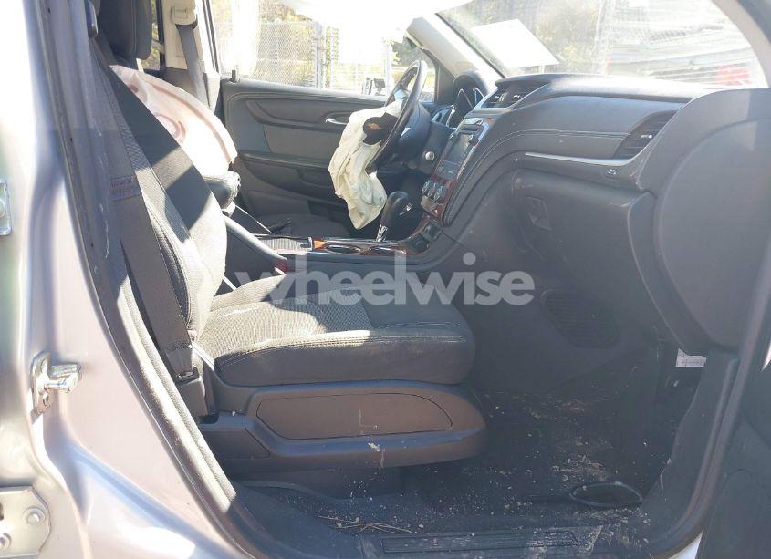 Photo 5 of 2013 Chevrolet Traverse 1LT (VIN 1GNKVGKD4DJ195787)