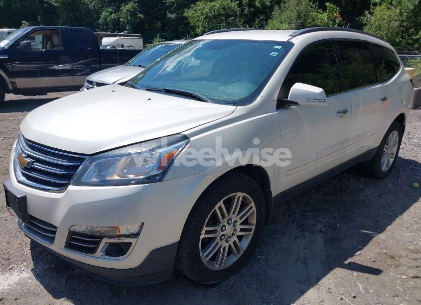 Photo 2 of 2015 Chevrolet Traverse 1LT (VIN 1GNKVGKD5FJ141773)