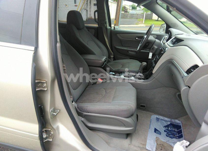 Photo 5 of 2016 Chevrolet Traverse 1LT (VIN 1GNKVGKD6GJ253810)