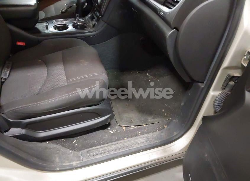 Photo 5 of 2015 Chevrolet Traverse 2LT (VIN 1GNKVHKD0FJ208544)