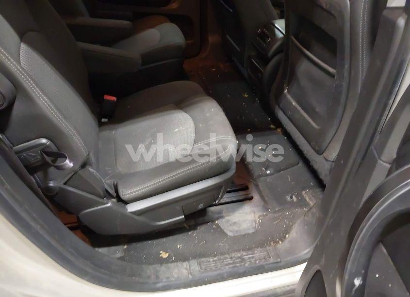 Photo 8 of 2015 Chevrolet Traverse 2LT (VIN 1GNKVHKD0FJ208544)