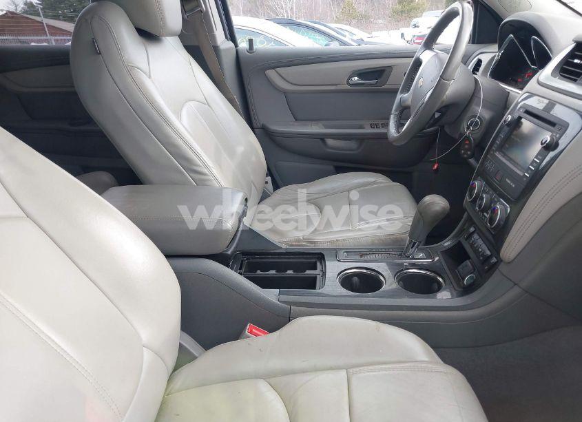 Photo 5 of 2017 Chevrolet Traverse 2LT (VIN 1GNKVHKD0HJ177508)