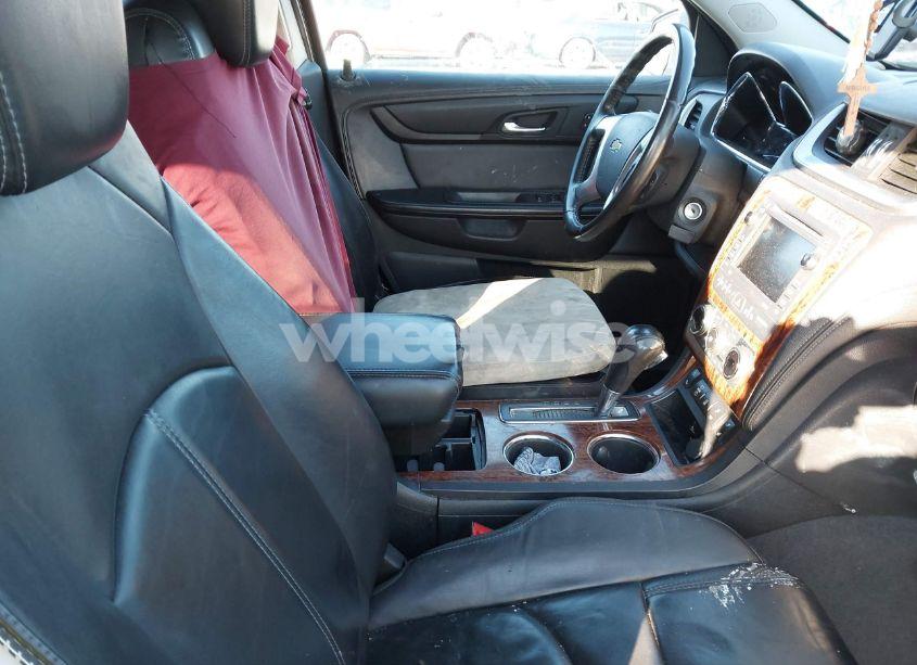 Photo 5 of 2014 Chevrolet Traverse 2LT (VIN 1GNKVHKD1EJ360752)