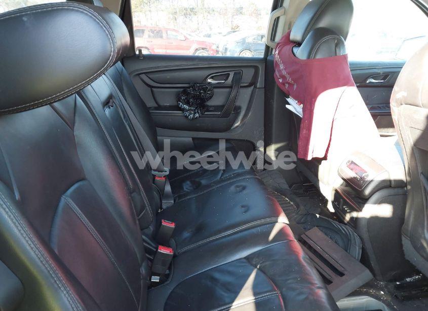 Photo 8 of 2014 Chevrolet Traverse 2LT (VIN 1GNKVHKD1EJ360752)