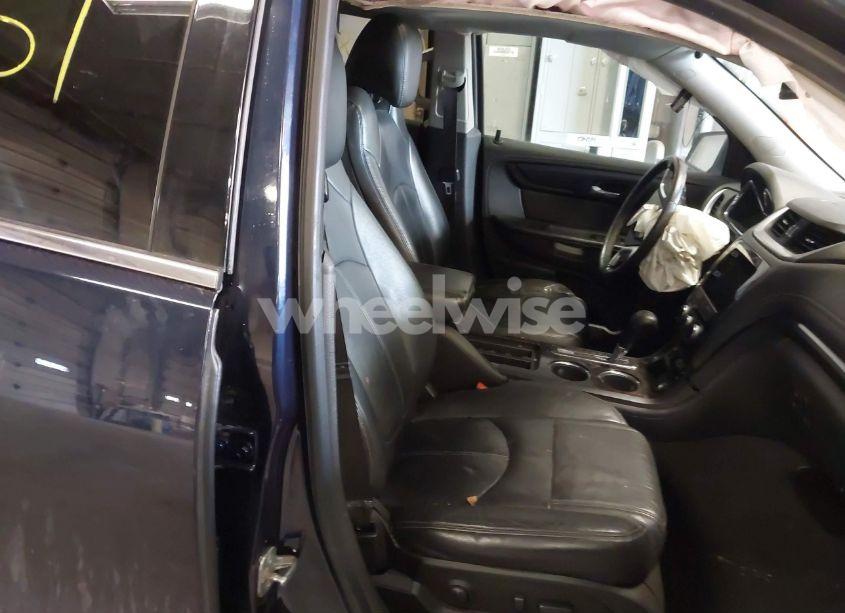 Photo 5 of 2016 Chevrolet Traverse 2LT (VIN 1GNKVHKD1GJ191738)