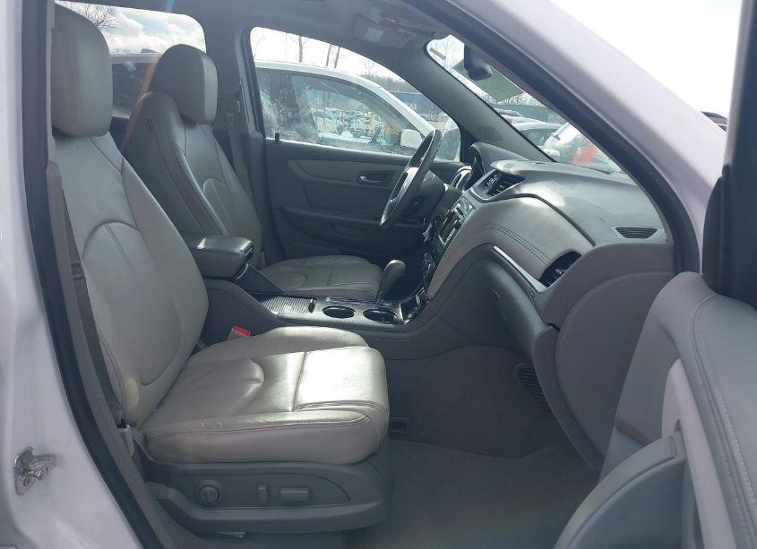 Photo 5 of 2017 Chevrolet Traverse 2LT (VIN 1GNKVHKD1HJ299293)