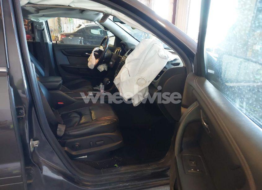 Photo 5 of 2014 Chevrolet Traverse 2LT (VIN 1GNKVHKD2EJ201660)