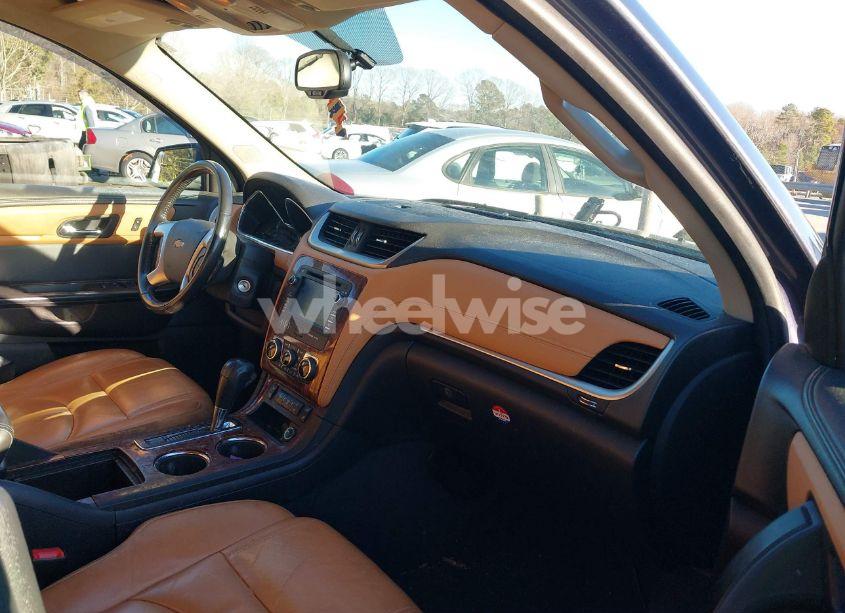 Photo 5 of 2014 Chevrolet Traverse 2LT (VIN 1GNKVHKD2EJ207409)