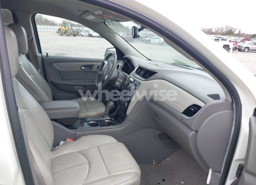 Photo 5 of 2015 Chevrolet Traverse 2LT (VIN 1GNKVHKD2FJ279289)