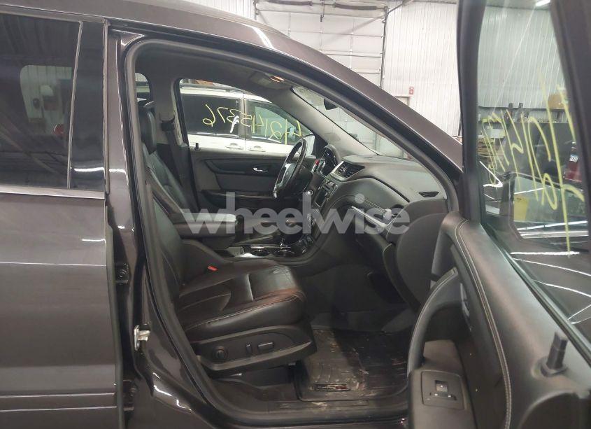 Photo 5 of 2016 Chevrolet Traverse 2LT (VIN 1GNKVHKD2GJ185091)