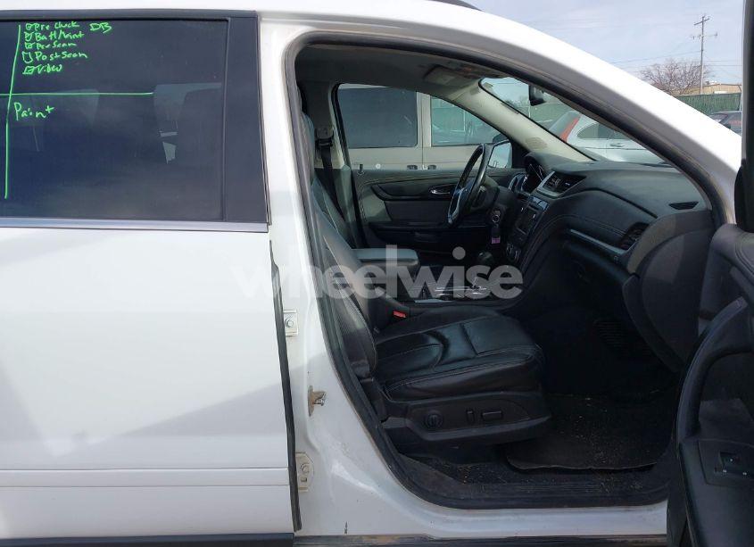 Photo 5 of 2017 Chevrolet Traverse 2LT (VIN 1GNKVHKD2HJ272667)