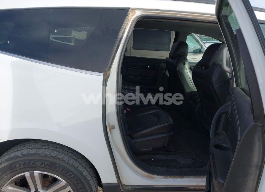 Photo 8 of 2017 Chevrolet Traverse 2LT (VIN 1GNKVHKD2HJ272667)