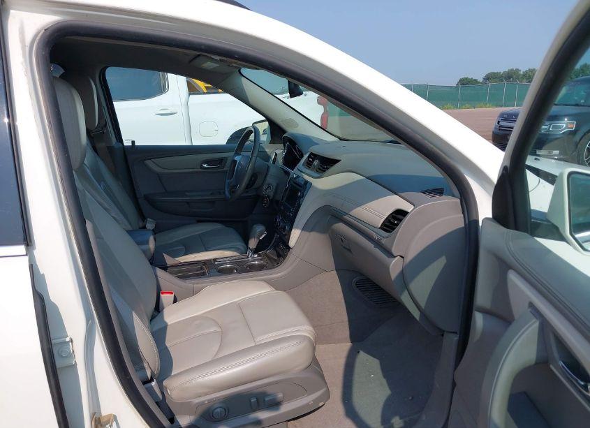 Photo 5 of 2014 Chevrolet Traverse 2LT (VIN 1GNKVHKD3EJ204485)