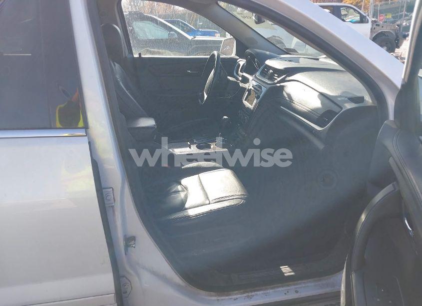 Photo 5 of 2016 Chevrolet Traverse 2LT (VIN 1GNKVHKD3GJ267511)