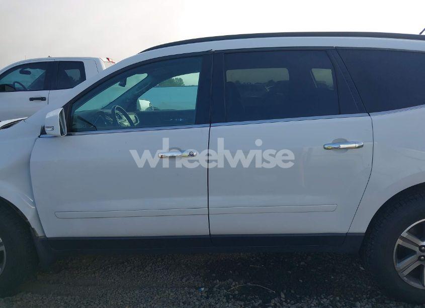 Photo 15 of 2016 Chevrolet Traverse 2LT (VIN 1GNKVHKD3GJ327805)