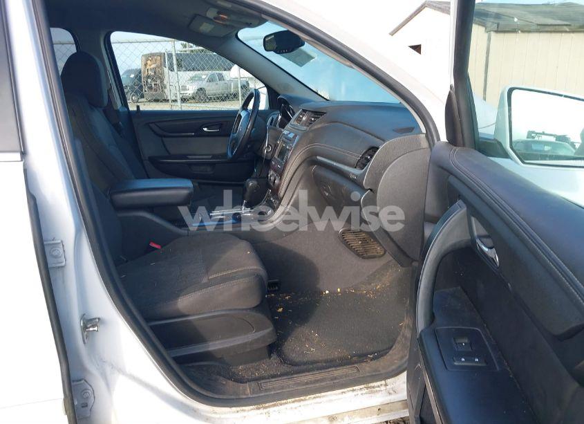 Photo 5 of 2016 Chevrolet Traverse 2LT (VIN 1GNKVHKD3GJ327805)
