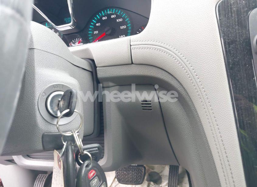 Photo 11 of 2017 Chevrolet Traverse 2LT (VIN 1GNKVHKD5HJ261677)