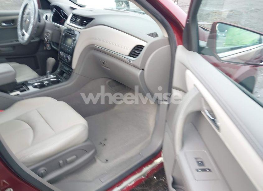 Photo 5 of 2017 Chevrolet Traverse 2LT (VIN 1GNKVHKD5HJ261677)
