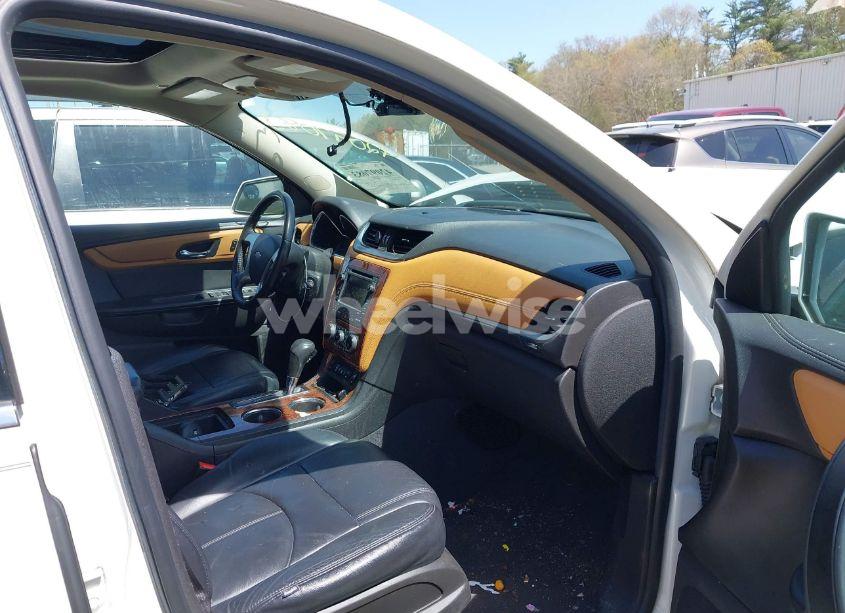 Photo 5 of 2014 Chevrolet Traverse 2LT (VIN 1GNKVHKD6EJ226934)