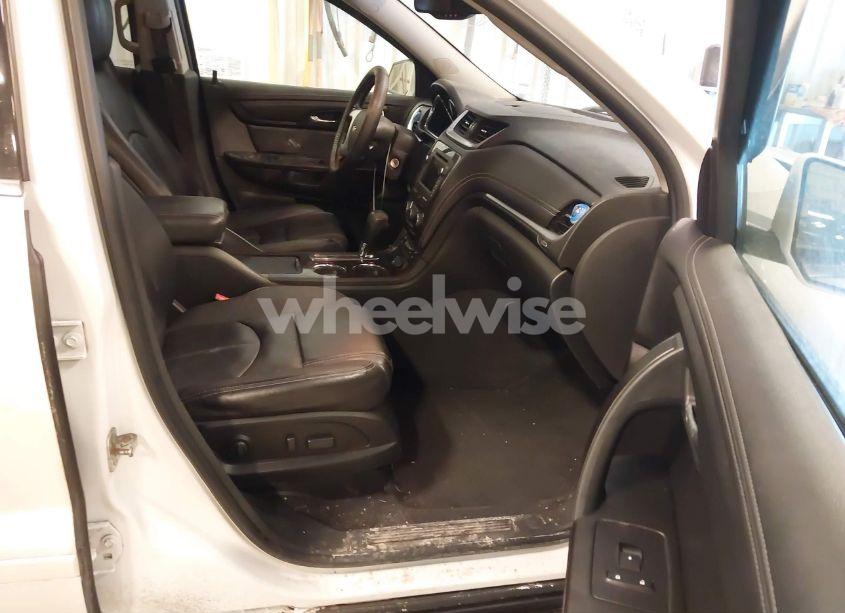 Photo 5 of 2017 Chevrolet Traverse 2LT (VIN 1GNKVHKD6HJ230664)