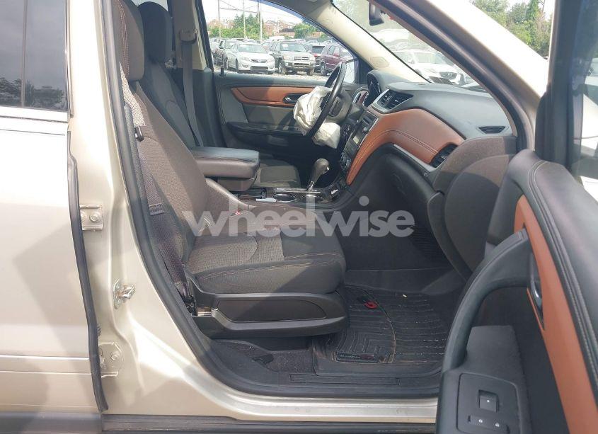 Photo 5 of 2015 Chevrolet Traverse 2LT (VIN 1GNKVHKD7FJ105864)