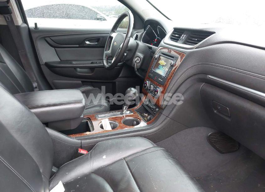 Photo 5 of 2014 Chevrolet Traverse 2LT (VIN 1GNKVHKD8EJ294782)