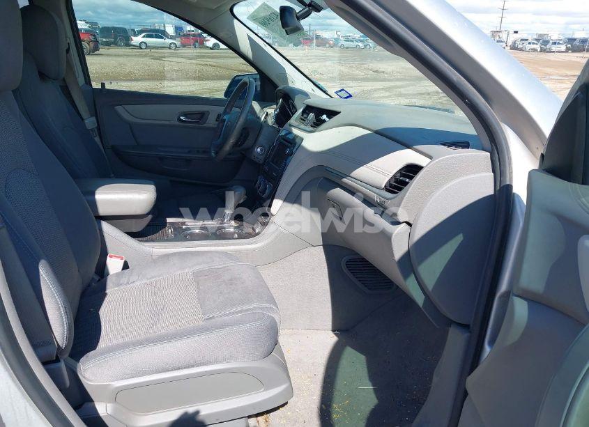 Photo 5 of 2017 Chevrolet Traverse 2LT (VIN 1GNKVHKD8HJ116634)