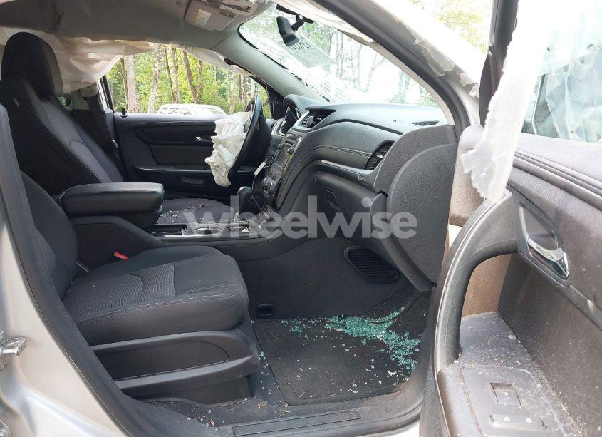 Photo 5 of 2017 Chevrolet Traverse 2LT (VIN 1GNKVHKD8HJ138357)