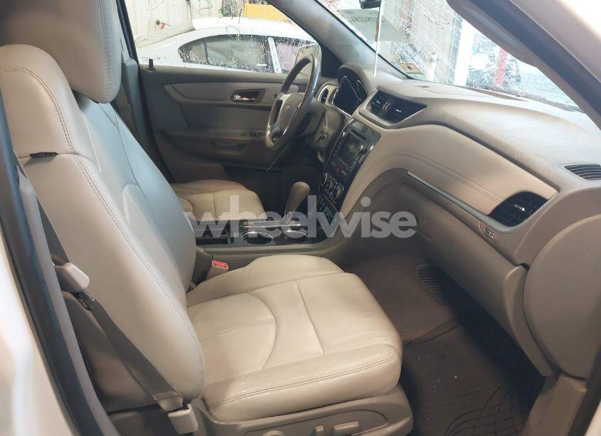 Photo 5 of 2017 Chevrolet Traverse 2LT (VIN 1GNKVHKD9HJ228097)