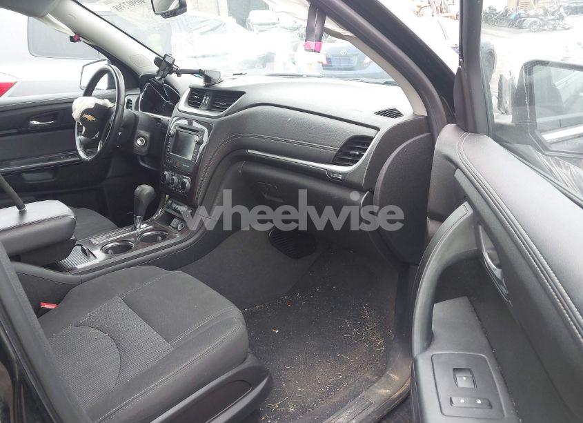 Photo 5 of 2017 Chevrolet Traverse 2LT (VIN 1GNKVHKD9HJ290096)