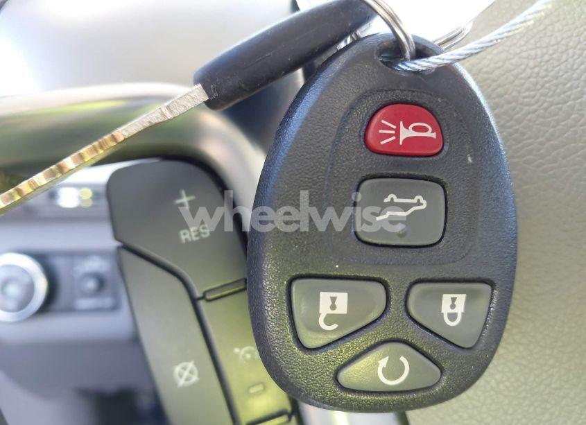 Photo 11 of 2017 Chevrolet Traverse 2LT (VIN 1GNKVHKDXHJ160280)