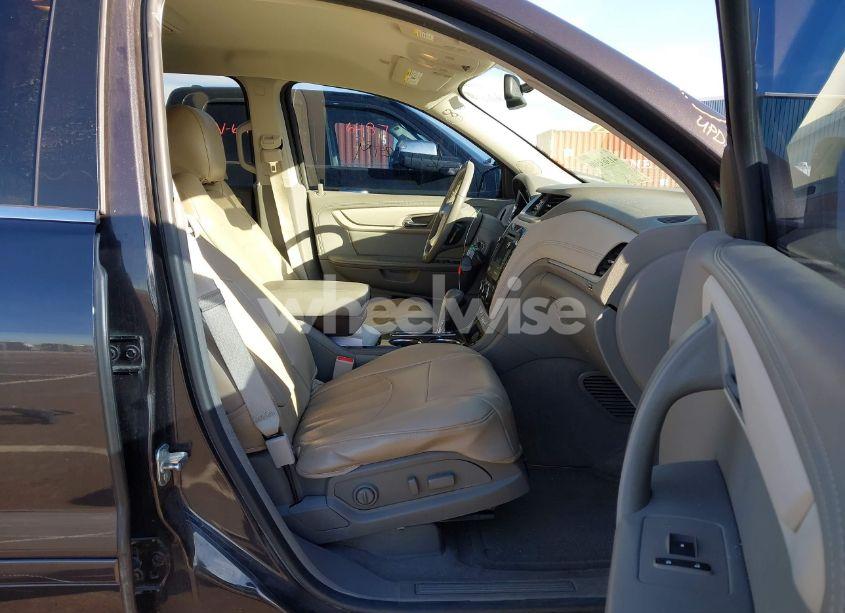 Photo 5 of 2017 Chevrolet Traverse 2LT (VIN 1GNKVHKDXHJ160280)